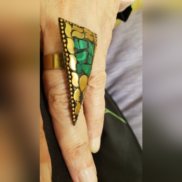NWOT Malachite Nepali Ring, Handcrafted, Very Unusual, Adjustable Brass, Vivid. - Picture 4 of 6